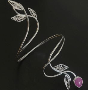 Сребрена алка со Македонск рубин